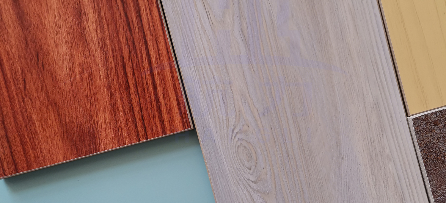 裝飾纖維水泥板。是以硅質(zhì)、鈣質(zhì)材料為主原料，加入多種方法養護而成的一種新型建筑材料。導電系數低，是理想的絕緣材料、防火防水、隔熱隔音、質(zhì)輕高強、施工簡(jiǎn)易、經(jīng)濟美觀(guān)、安全無(wú)害、、耐酸堿、壽命長(cháng)